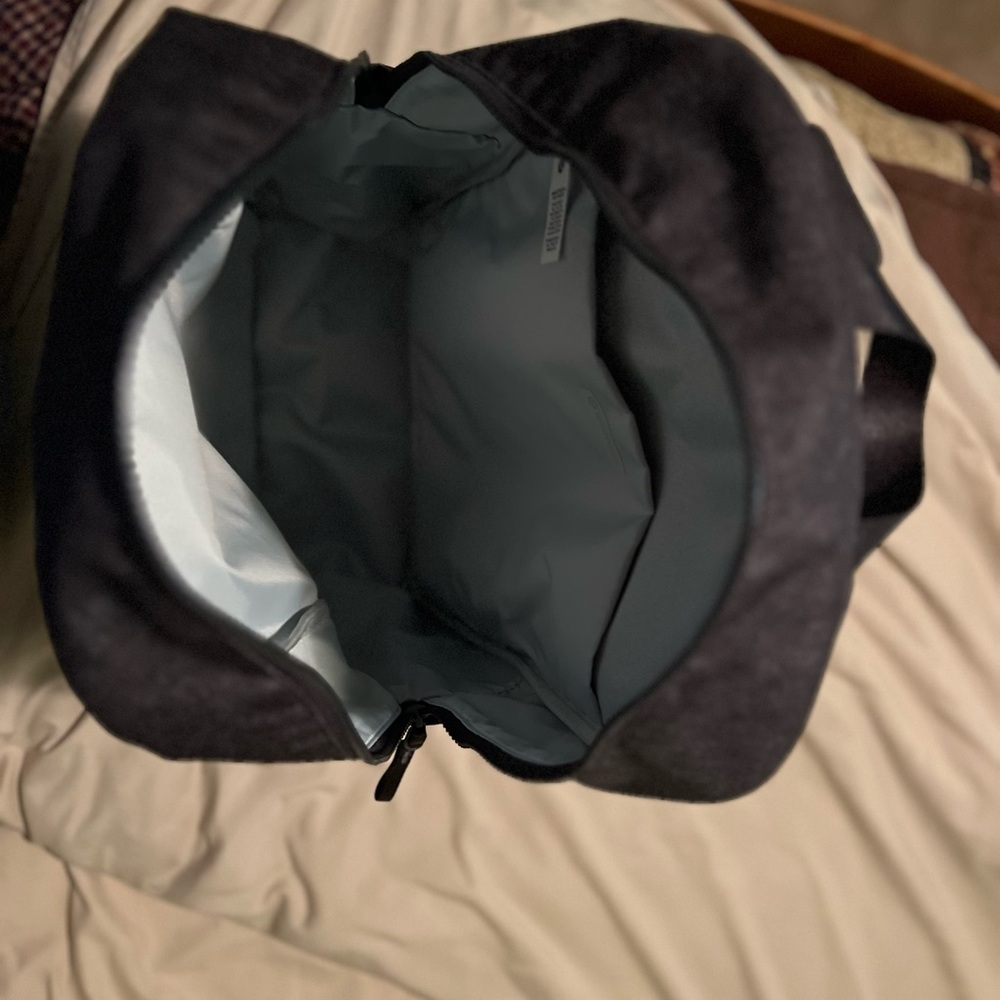 Lululemon Black/Graphite Everywhere Backpack 22l - image 5